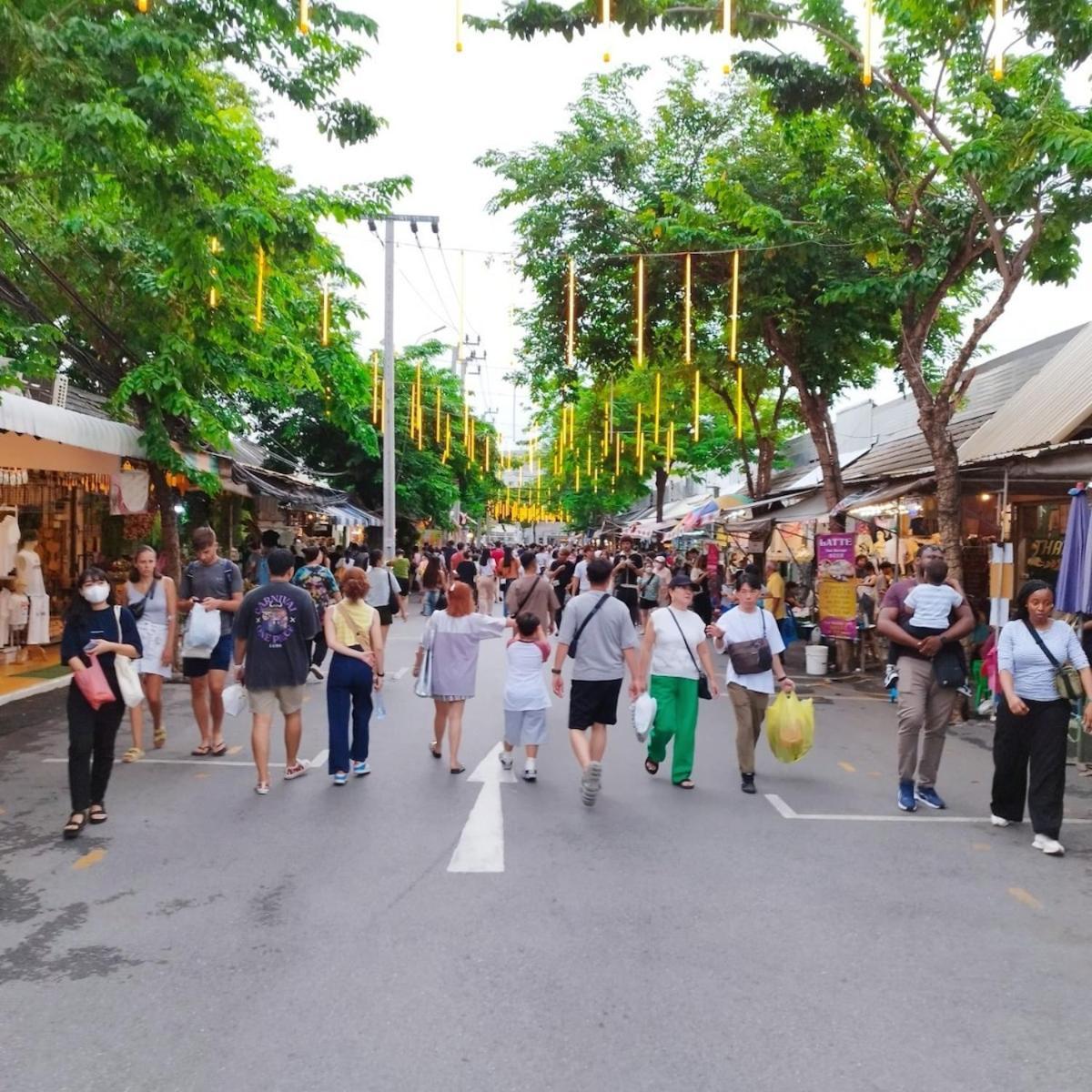Entire Family House 3bdr Close To Chatuchak With Bts And Mrt